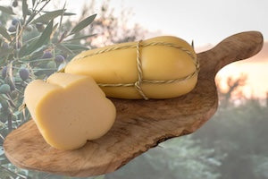 Provola Calabrese stagionata 8,6 € al kg. confezione da 800 gr. circa (GROSSISTI)