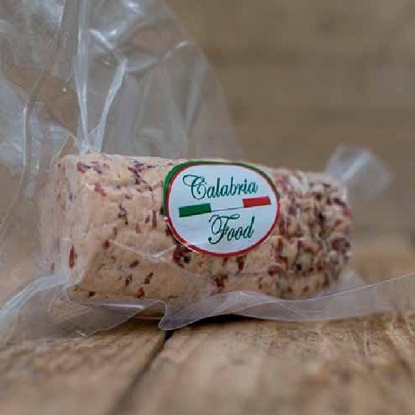 La ricotta secca prodotto ottenuto dalla ricottatura del siero della lavorazione di formaggi di pecora, salato a secco.