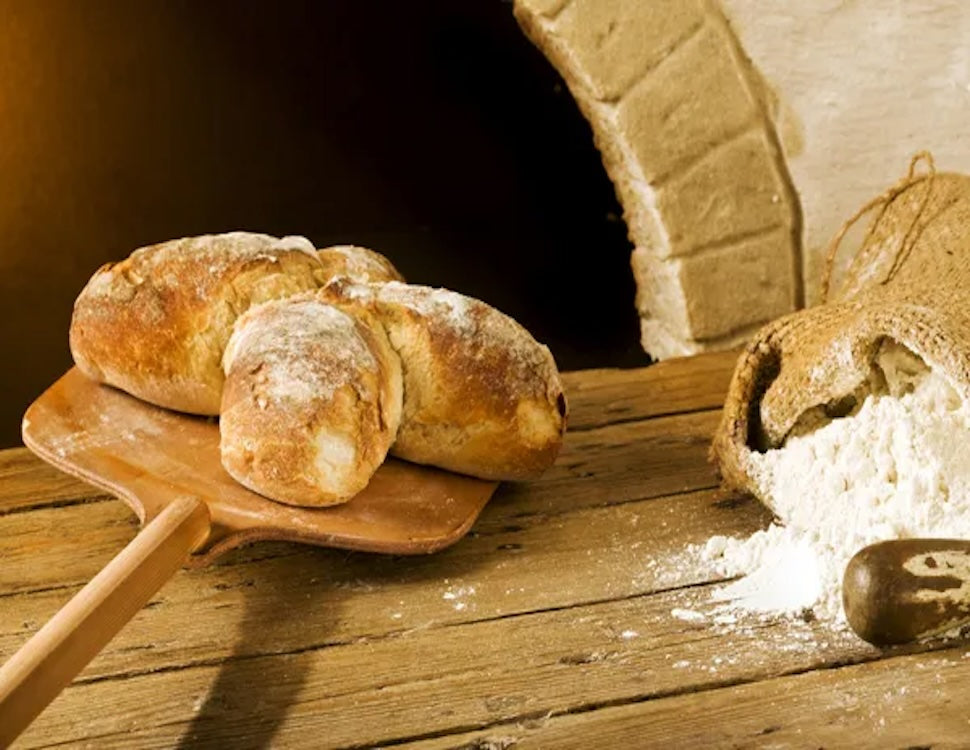 Il&nbsp;pane casereccio calabrese è un pane a lievitazione naturale e cotto nel forno a legna. Lavorato secondo le antiche usanze.